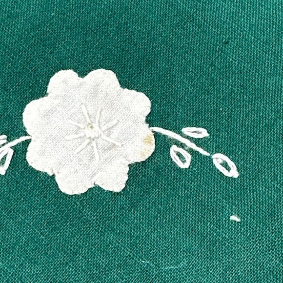 Green Cloth Napkins White Embroidered Floral Design Square Set of 6 - Picture 9 of 11